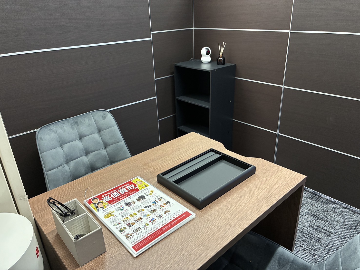 おたからやサンユー奈坪店内観